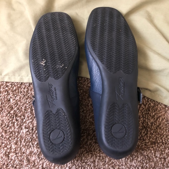 Navy Sugar Flat - Trotters - Picture 6 of 11